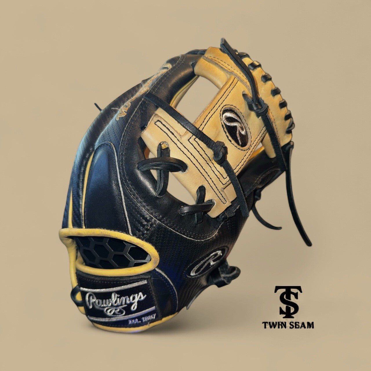 Rawlings HOH PRO204-2CBC -RHT- 11.5”. Carbon Fiber/Black/Gold