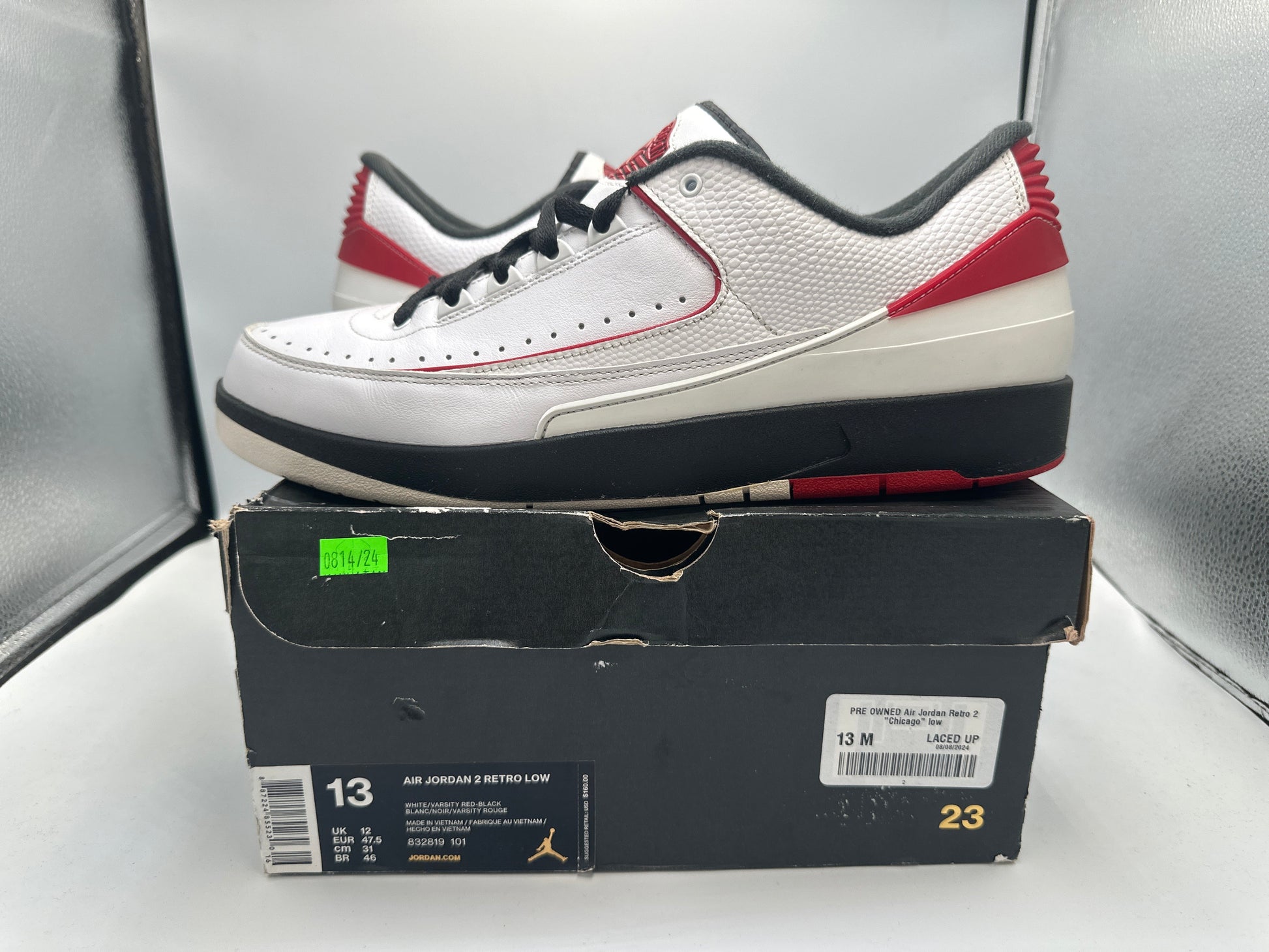 PRE OWNED Air Jordan Retro 2  "Chicago" low