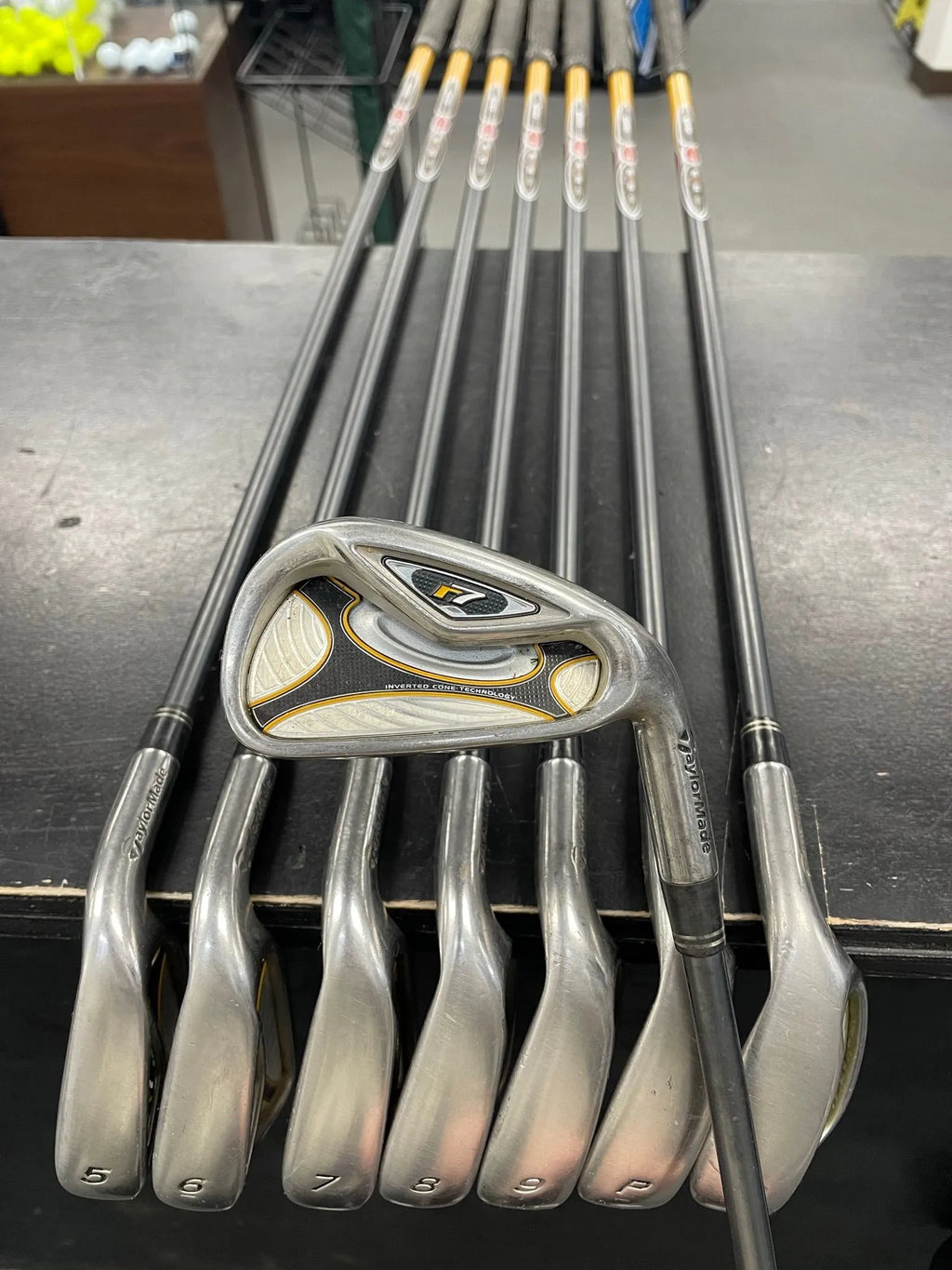TaylorMade R7 Iron Set (Used)