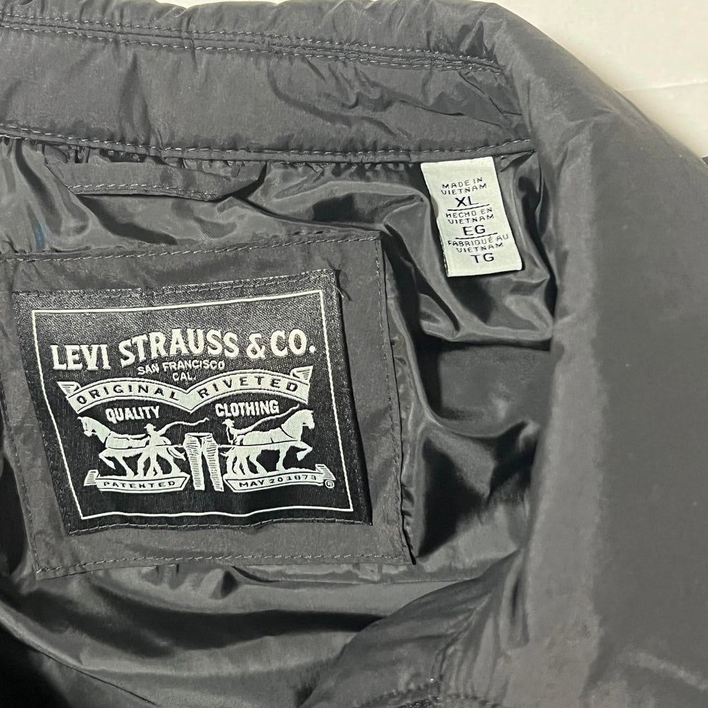 Levi's Men's Quilted Black Jacket with Front Pockets