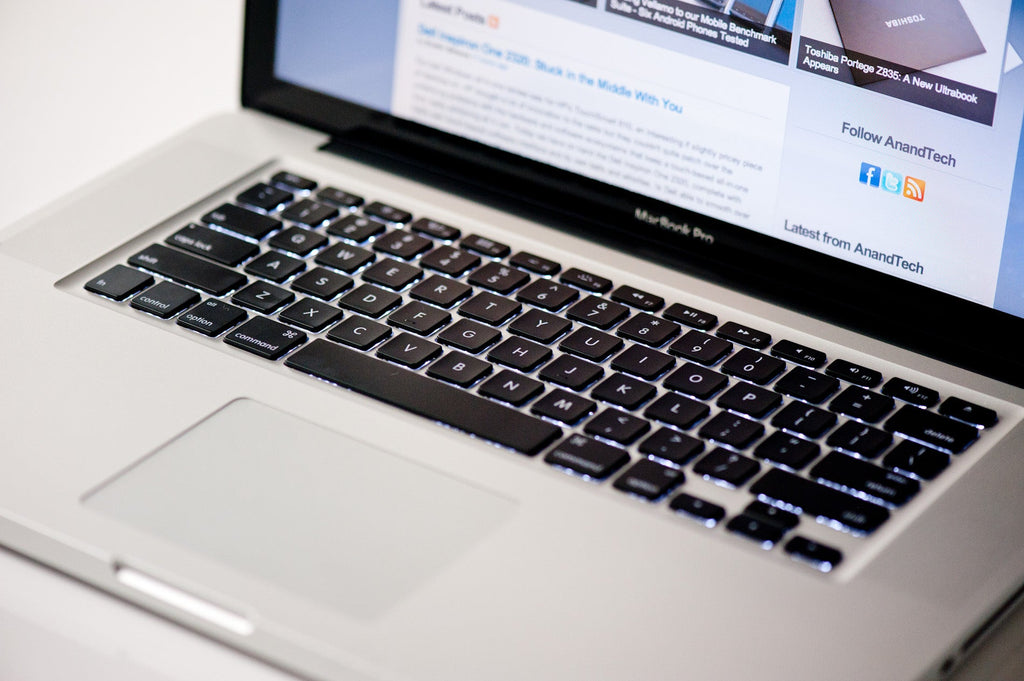 Apple MacBook Pro (15-inch Late 2011) 2.2 GHz intel i7-2675QM 8GB RAM 2TB SSD (Silver)