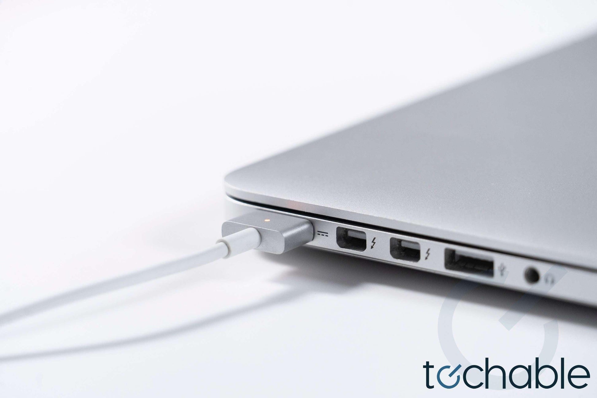 MacBook Pro (Mid 2015) 15-Inch - 2.2GHz Core i7 (IG) - 16GB RAM - 256GB SSD