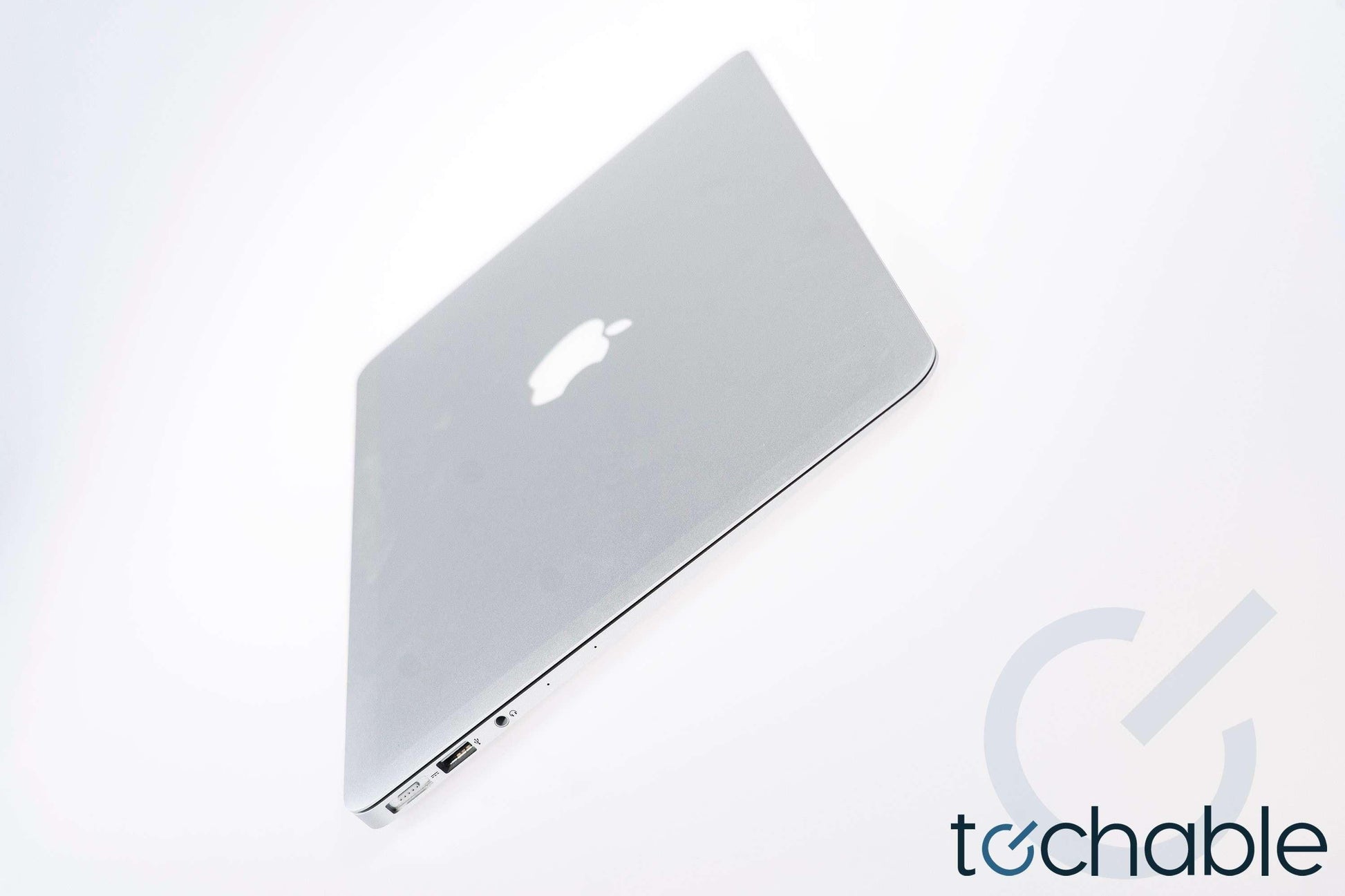 Apple MacBook Air 13-inch (Early 2015) 1.6GHz Core i5 4GB RAM MJVE2LL/A