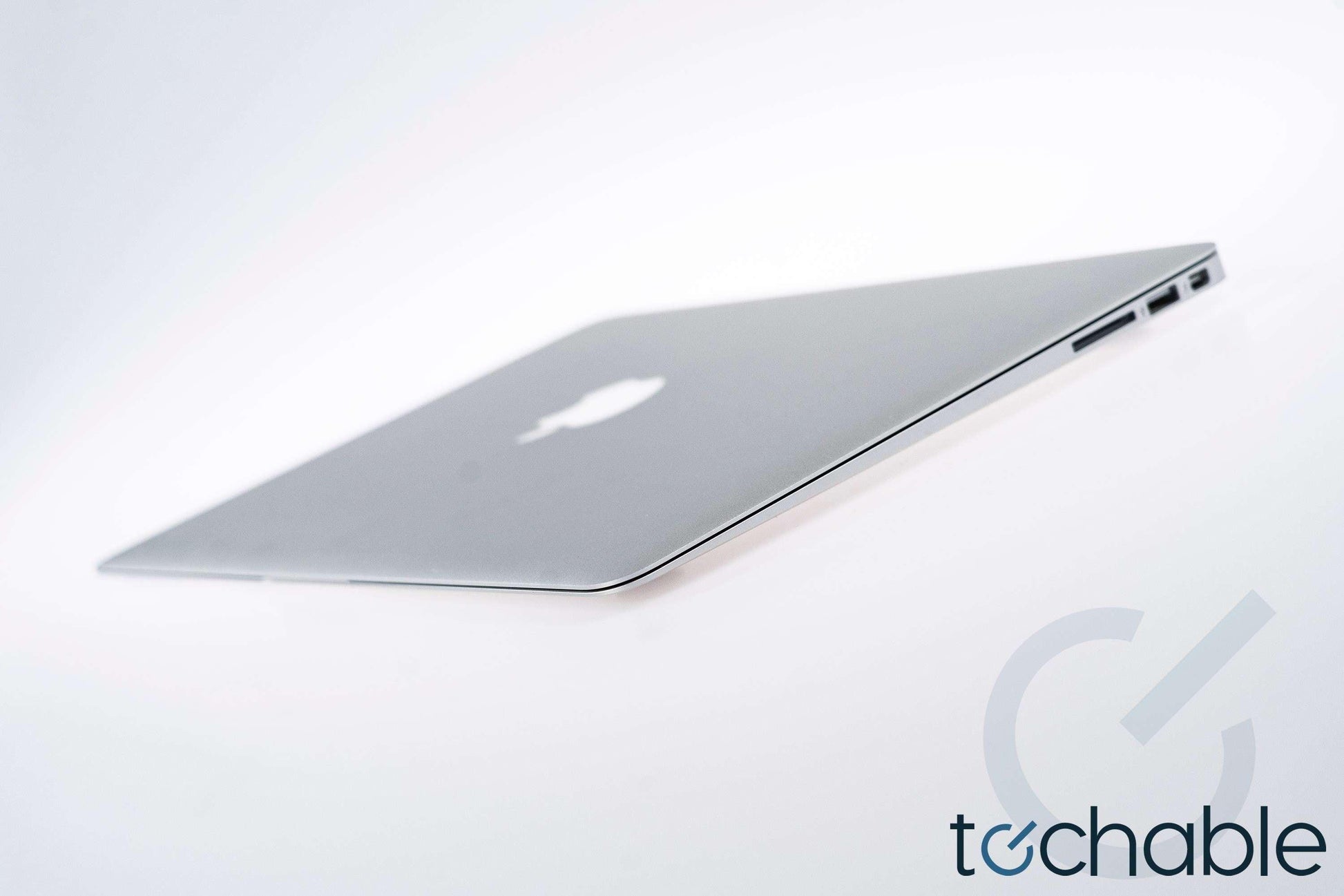 Apple MacBook Air 13-inch (Early 2015) 1.6GHz Core i5 4GB RAM MJVE2LL/A