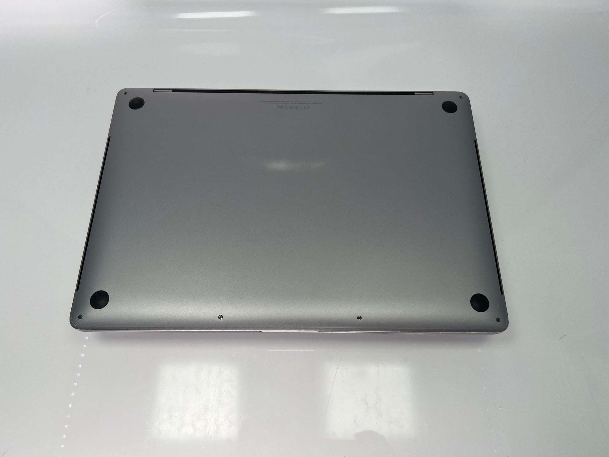 2016 MacBook Pro 15-inch i7 2.7GHz 16GB RAM 512GB SSD AMD Radeon Pro 555 (Parts Only) Space Grey
