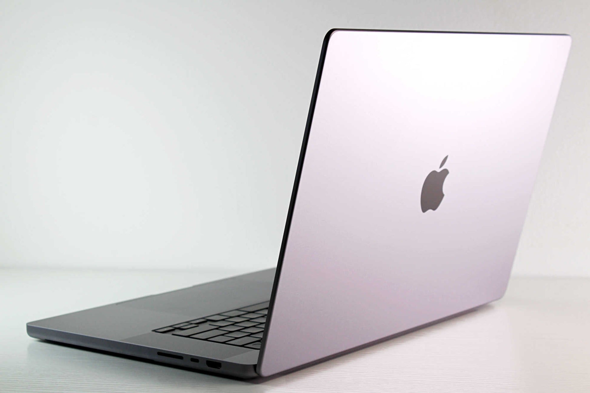 2023 Apple MacBook Pro 16-inch M2 Max – 38-Core GPU 64GB RAM 4TB SSD | Space Gray