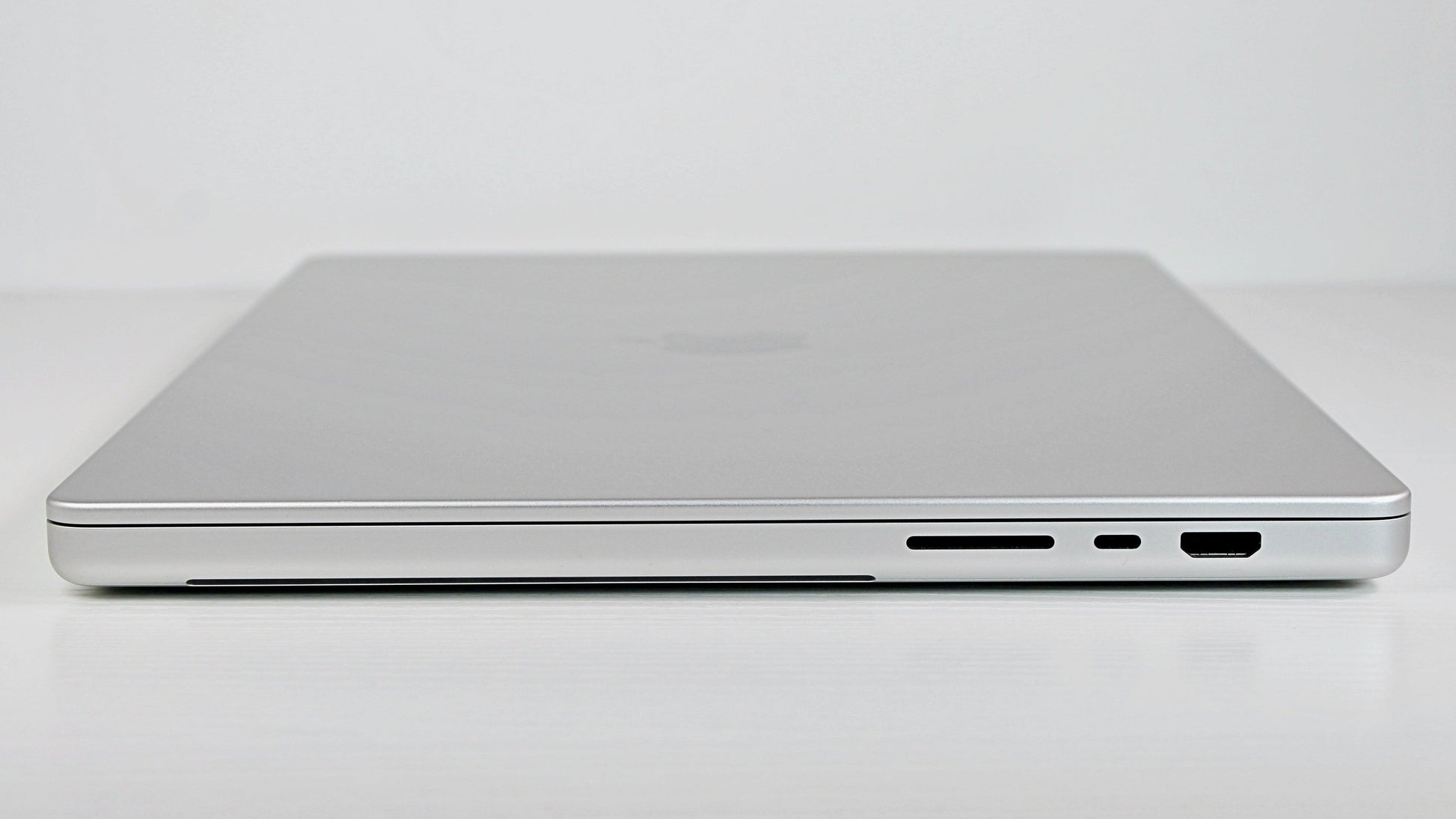 MacBook Pro (2021) 16-inch – Apple M1 Max 32-Core GPU – 64GB RAM 2TB SSD - 2 Battery Cycles