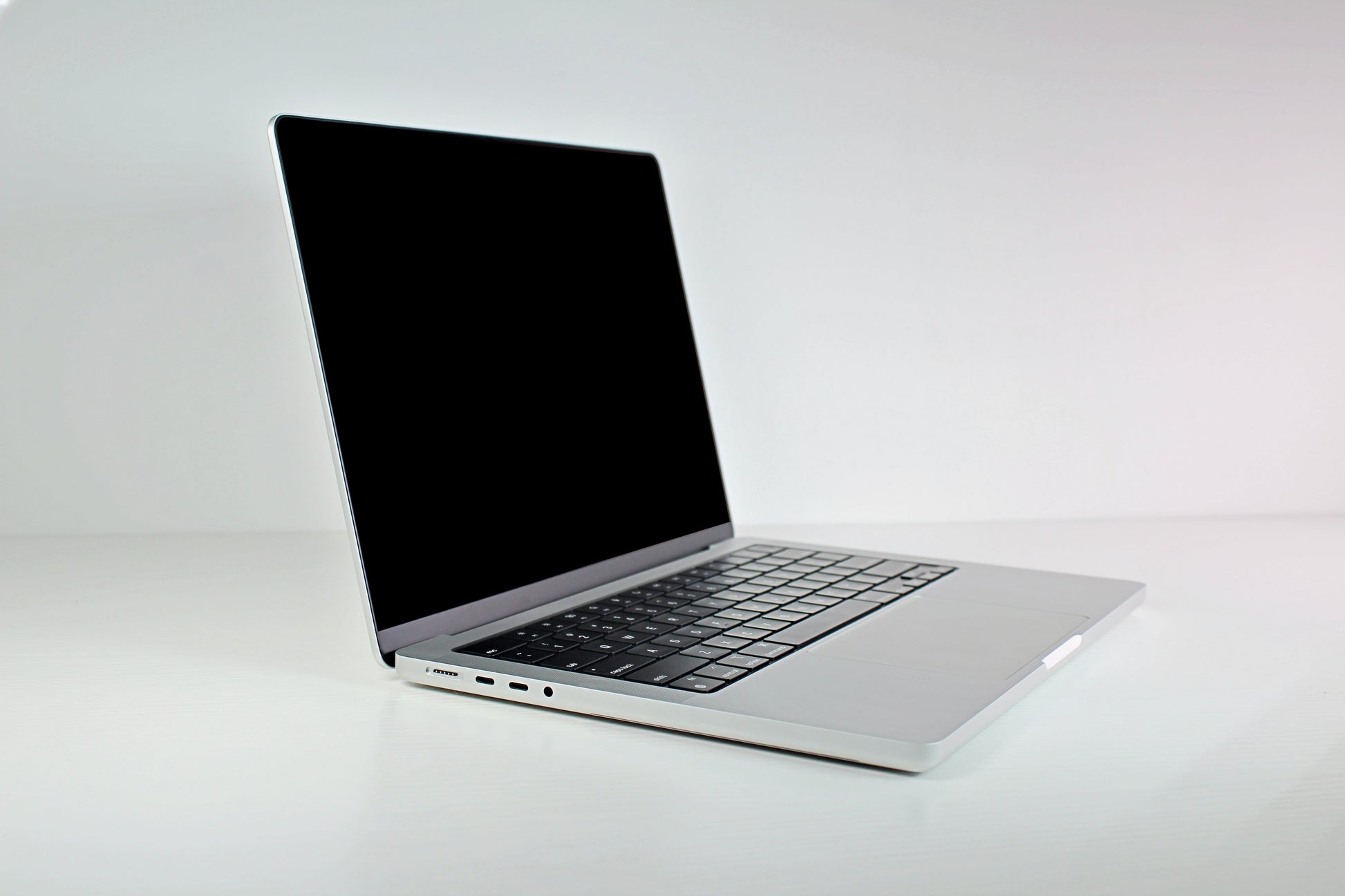 2023 Apple MacBook Pro 14-inch M2 Max – 38-Core GPU 96GB RAM 1TB SSD Silver | Excellent