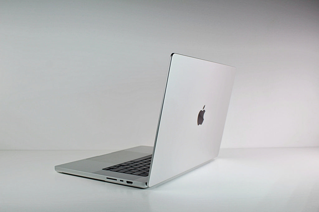 2021 Apple MacBook Pro 16-inch – M1 Max 32-Core GPU 64GB RAM 4TB SSD | Excellent