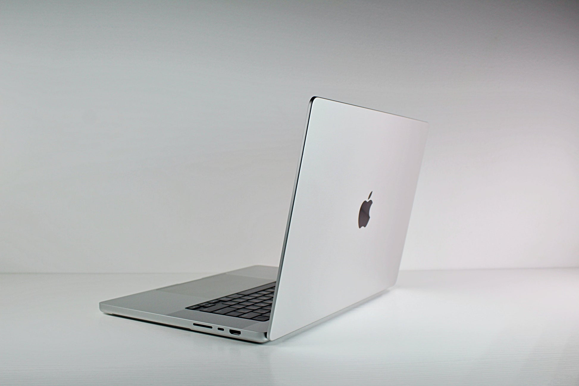 Apple MacBook Pro (2021) 16-inch M1 Max 32-Core 32GB RAM 1TB SSD Silver
