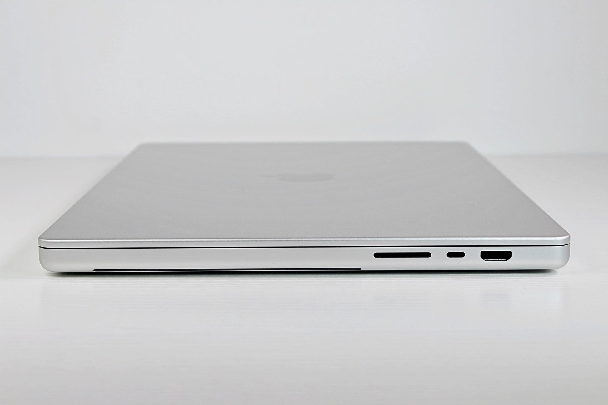 2021 Apple MacBook Pro 16-inch – M1 Max 32-Core GPU 64GB RAM 4TB SSD | Excellent