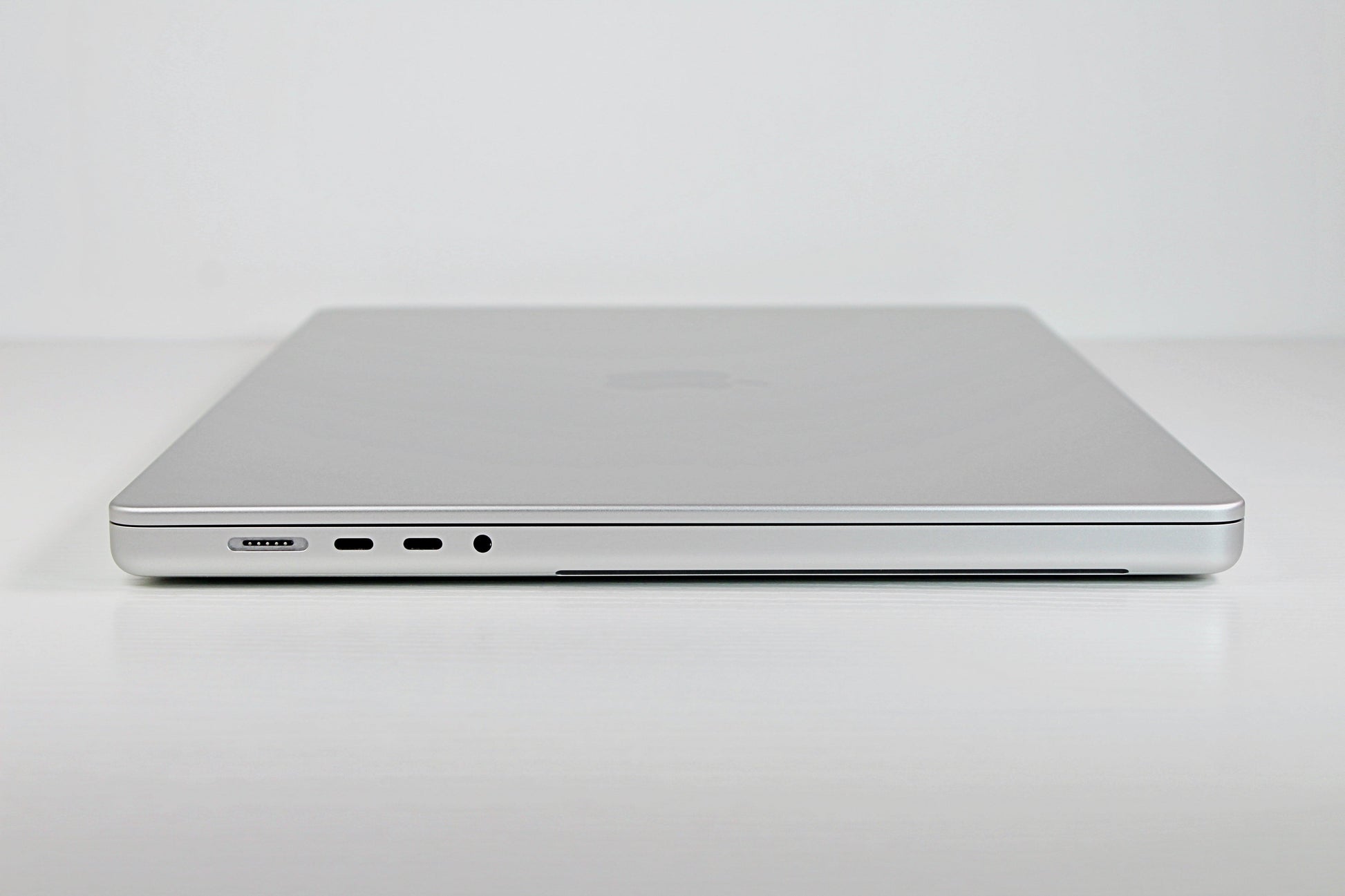 MacBook Pro (2023) 14-inch – Apple M2 Max 12-Core CPU 38-Core GPU – Silver