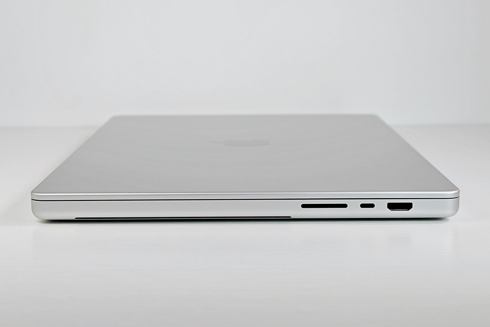 MacBook Pro (2023) 14-inch – Apple M2 Max 12-Core CPU 38-Core GPU – Silver