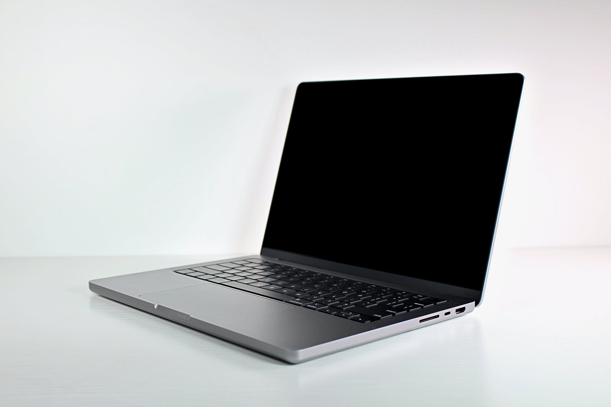MacBook Pro (2021) 14-inch – M1 Pro 16-Core GPU – 32GB RAM 1TB SSD | Like New 52 Cycles