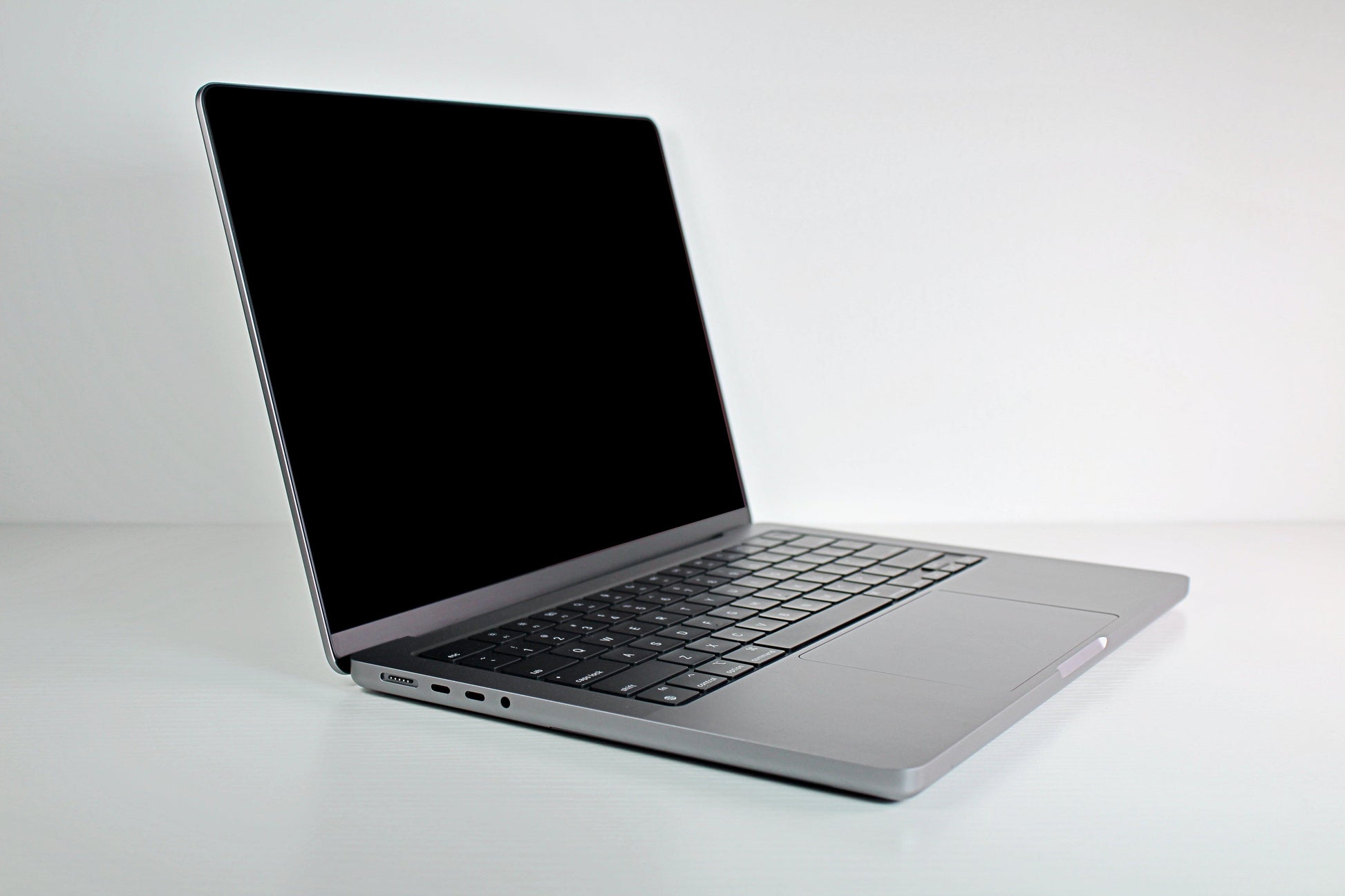 Apple MacBook Pro (2021) 14-inch M1 Max 32-Core GPU 64GB RAM 8TB SSD