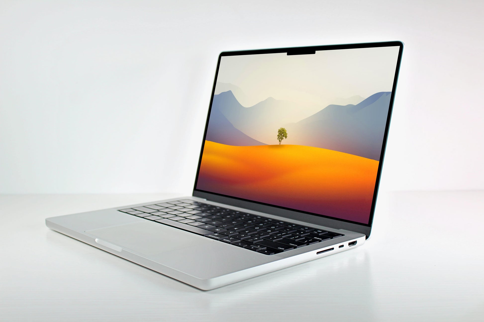 MacBook Pro (2023) 14-inch – Apple M2 Max 12-Core CPU 38-Core GPU – Silver