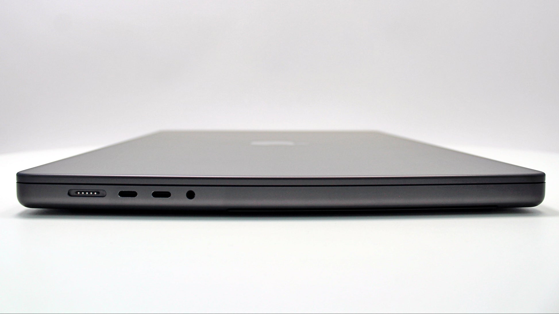 2023 Apple MacBook Pro 16-inch - M3 Max 40-Core GPU 128GB RAM 8TB SSD | Like New