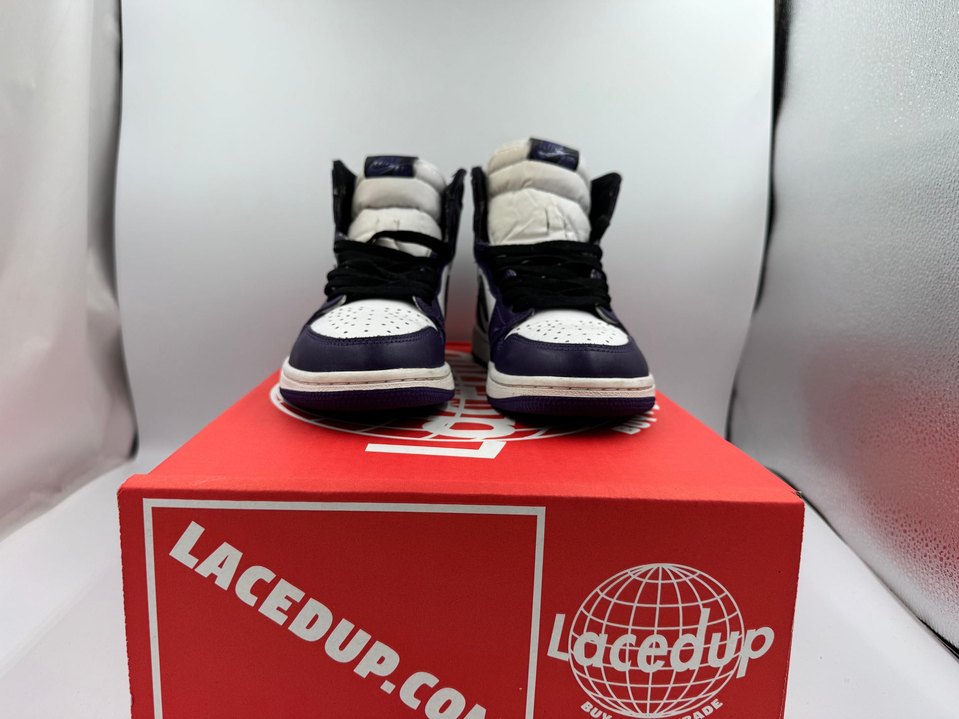PRE OWNED Jordan 1 Retro High Court Purple White No Box