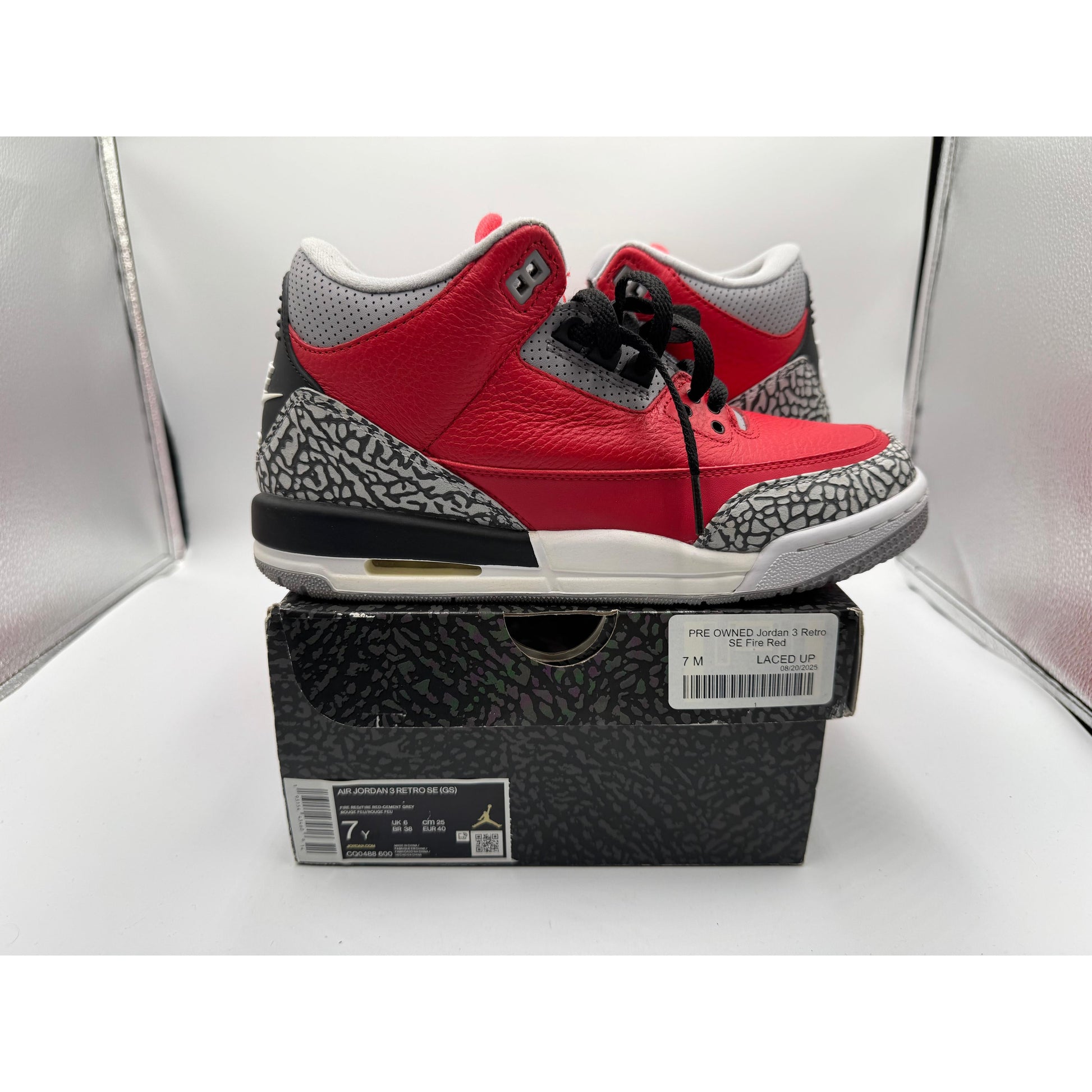 PRE OWNED Jordan 3 Retro SE Fire Red
