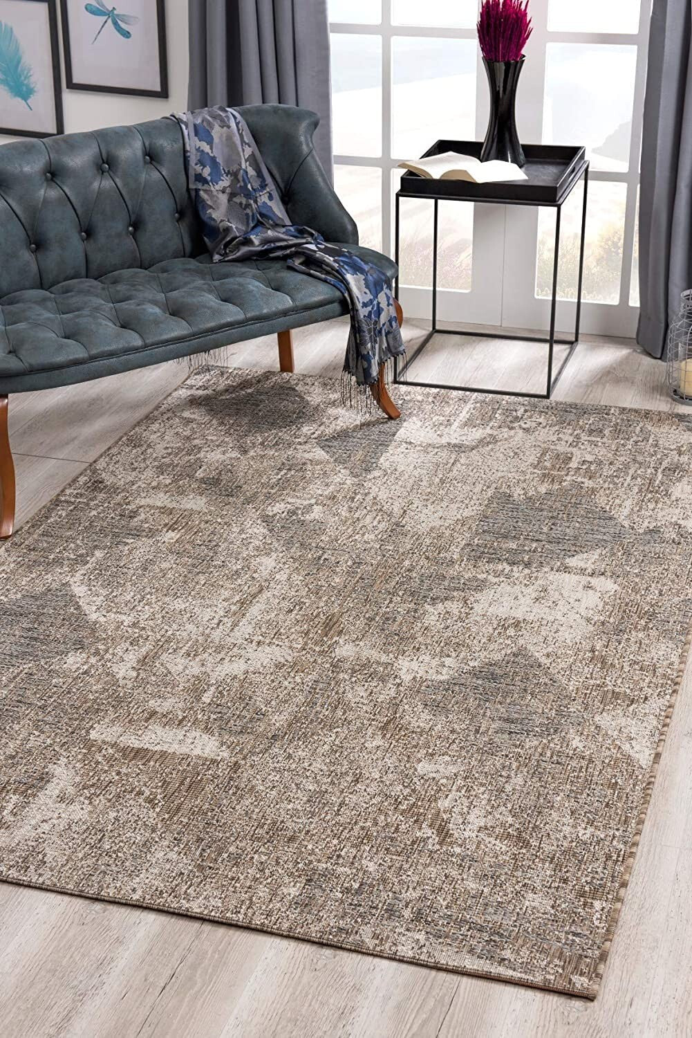5' x 8' Ivory Distressed Diamonds Area Rug