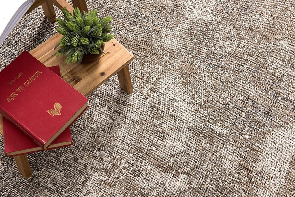 5' x 8' Ivory Distressed Diamonds Area Rug