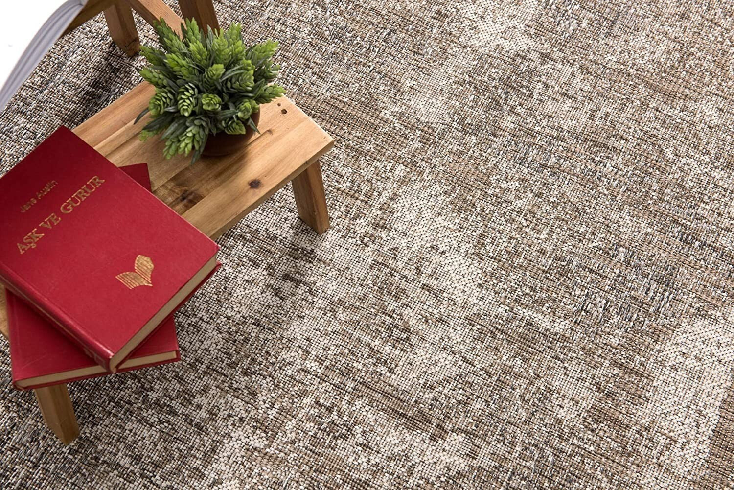 5' x 8' Ivory Distressed Diamonds Area Rug