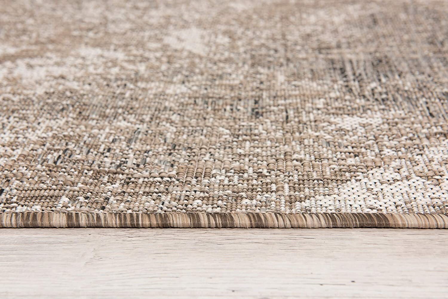 5' x 8' Ivory Distressed Diamonds Area Rug