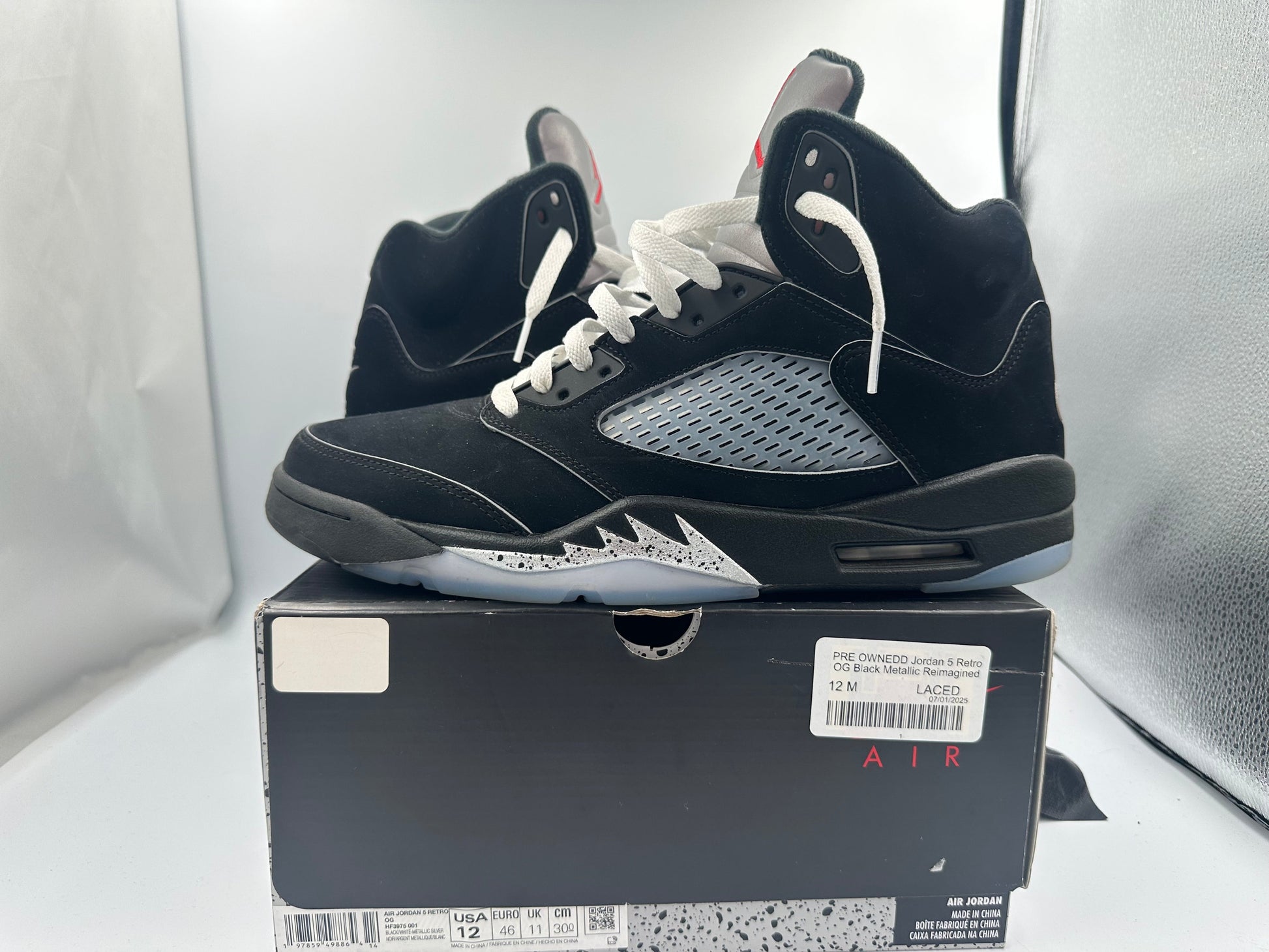 PRE OWNEDD Jordan 5 Retro OG Black Metallic Reimagined