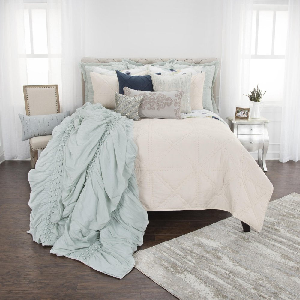 Set of Three Ivory Geometric King Quilt