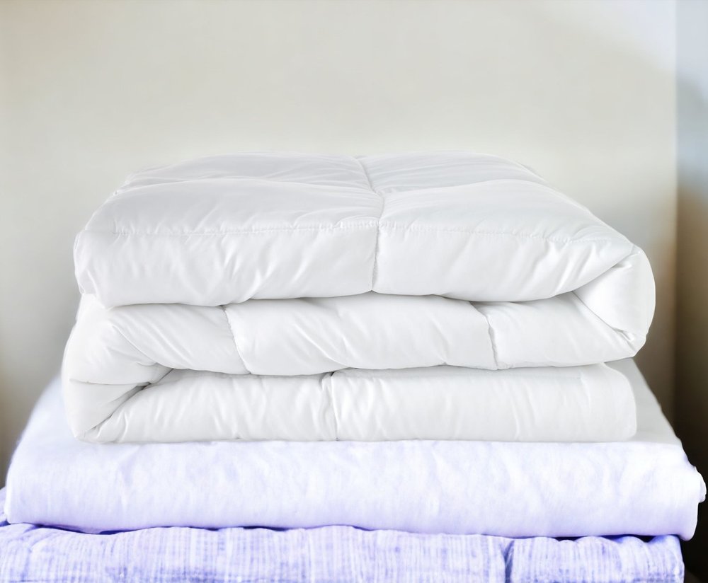 White Queen Microfiber Washable Microfiber Down Alternative Comforter