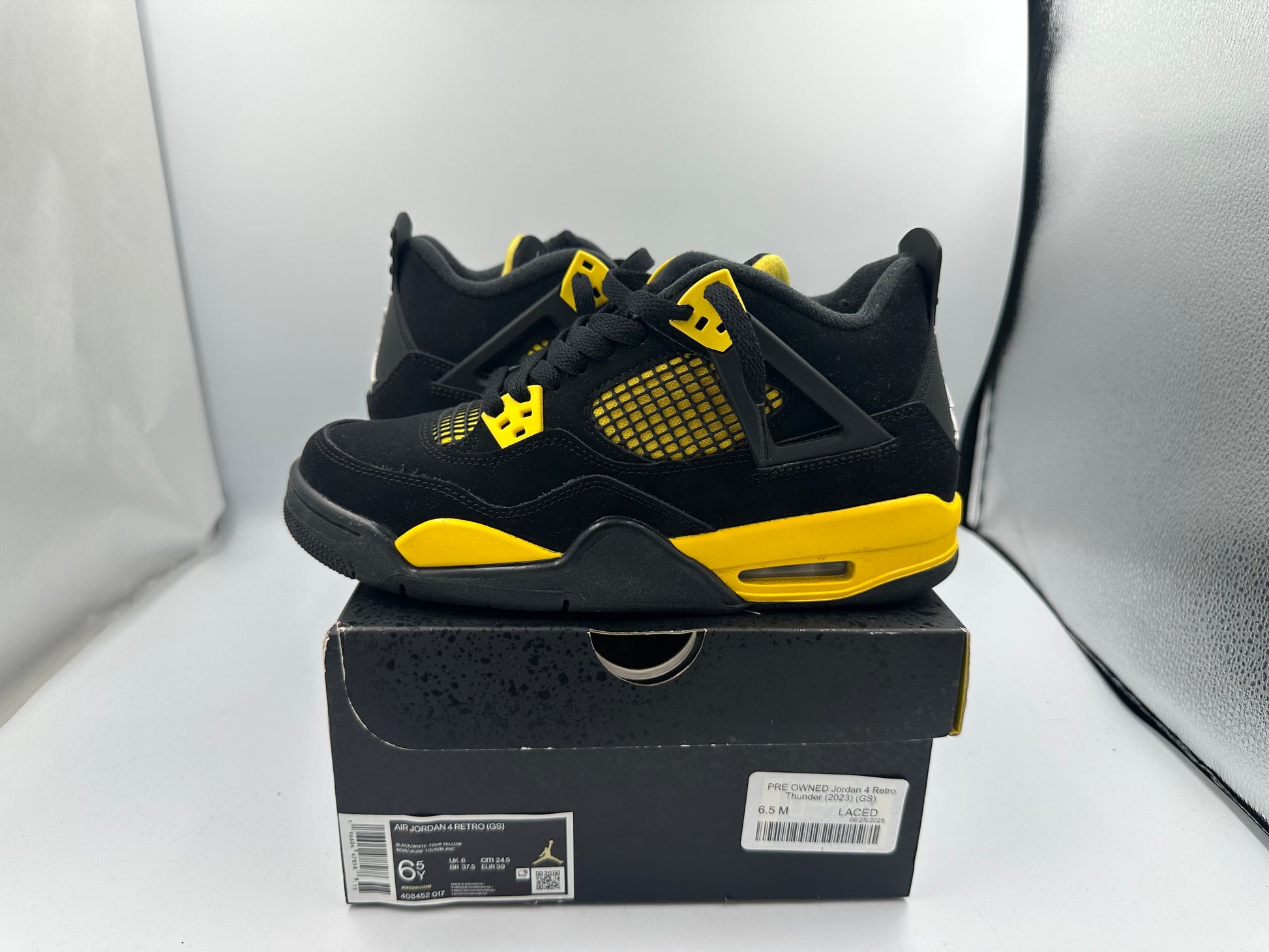 PRE OWNED Jordan 4 Retro Thunder (2023) (GS)