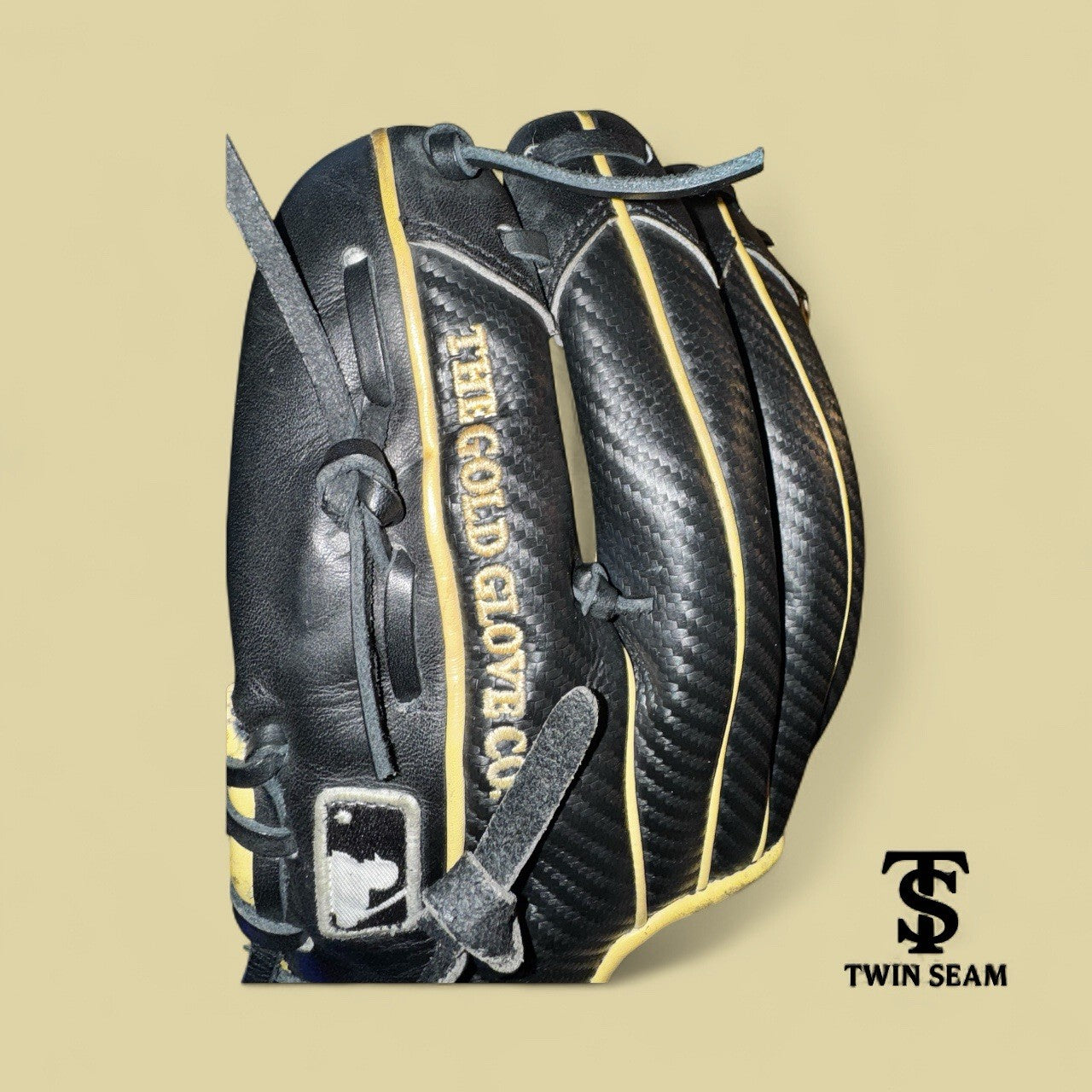 Rawlings Heart Of The Hide PRO204-2CBC - RHT - 11.5”. Carbon Fiber / Black/Gold