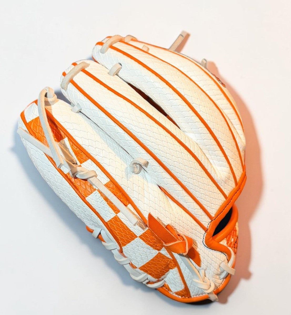 Wilson A2000 1786SS Knoxville 11.5” SuperSkin Infield Glove RHT Orange White