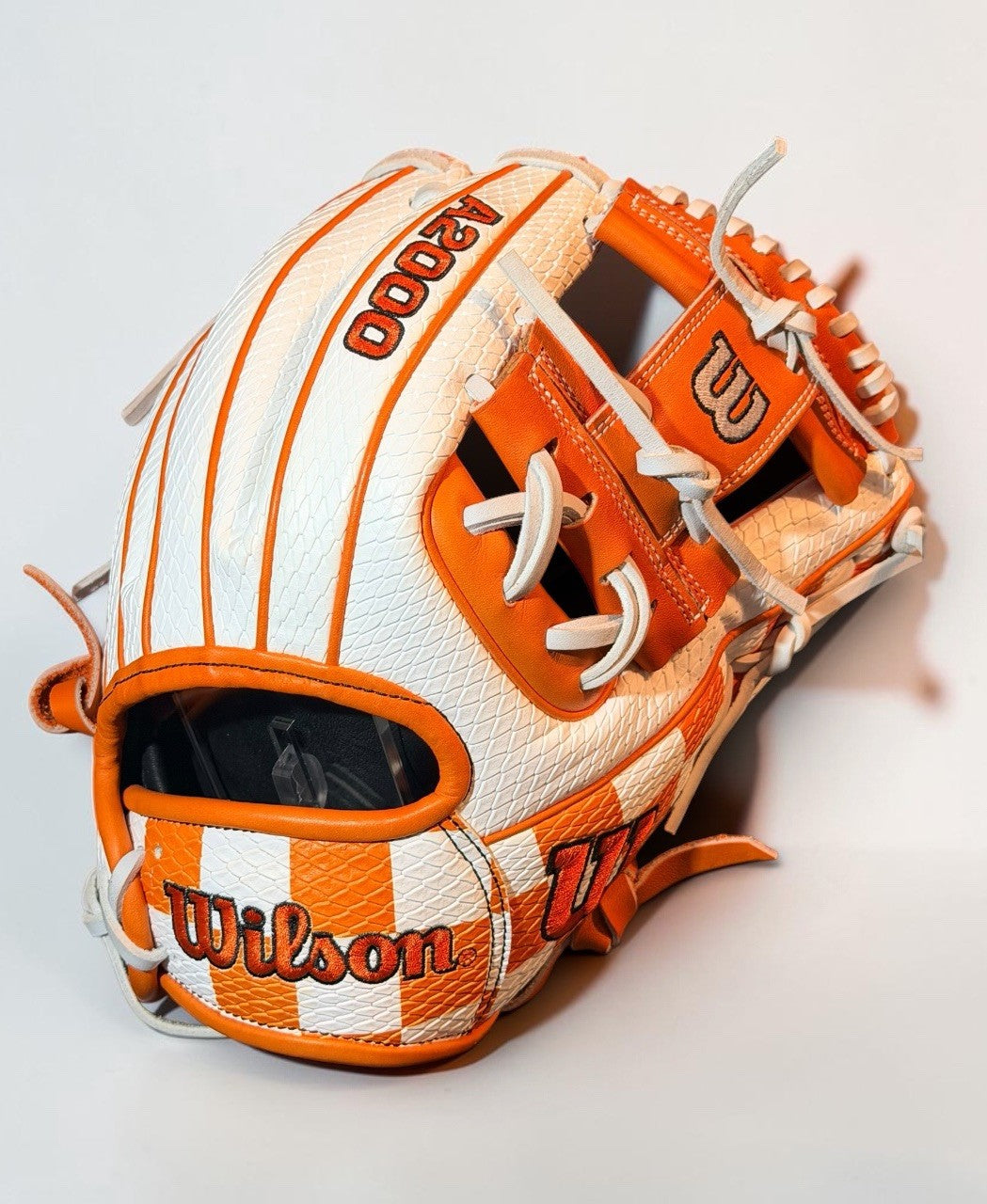 Wilson A2000 1786SS Knoxville 11.5” SuperSkin Infield Glove RHT Orange White
