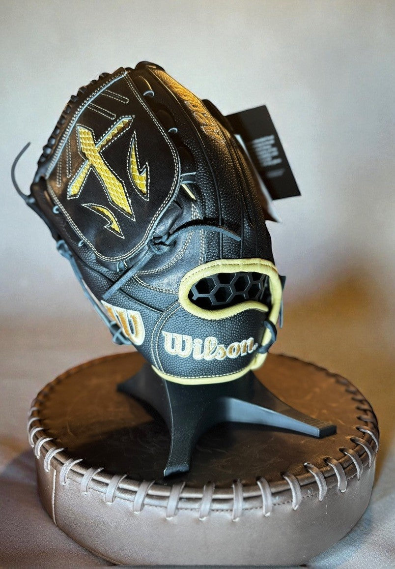 Wilson A2000 B23 – 12” Pitcher’s Glove – Black/Gold – Brand New w/ Tags