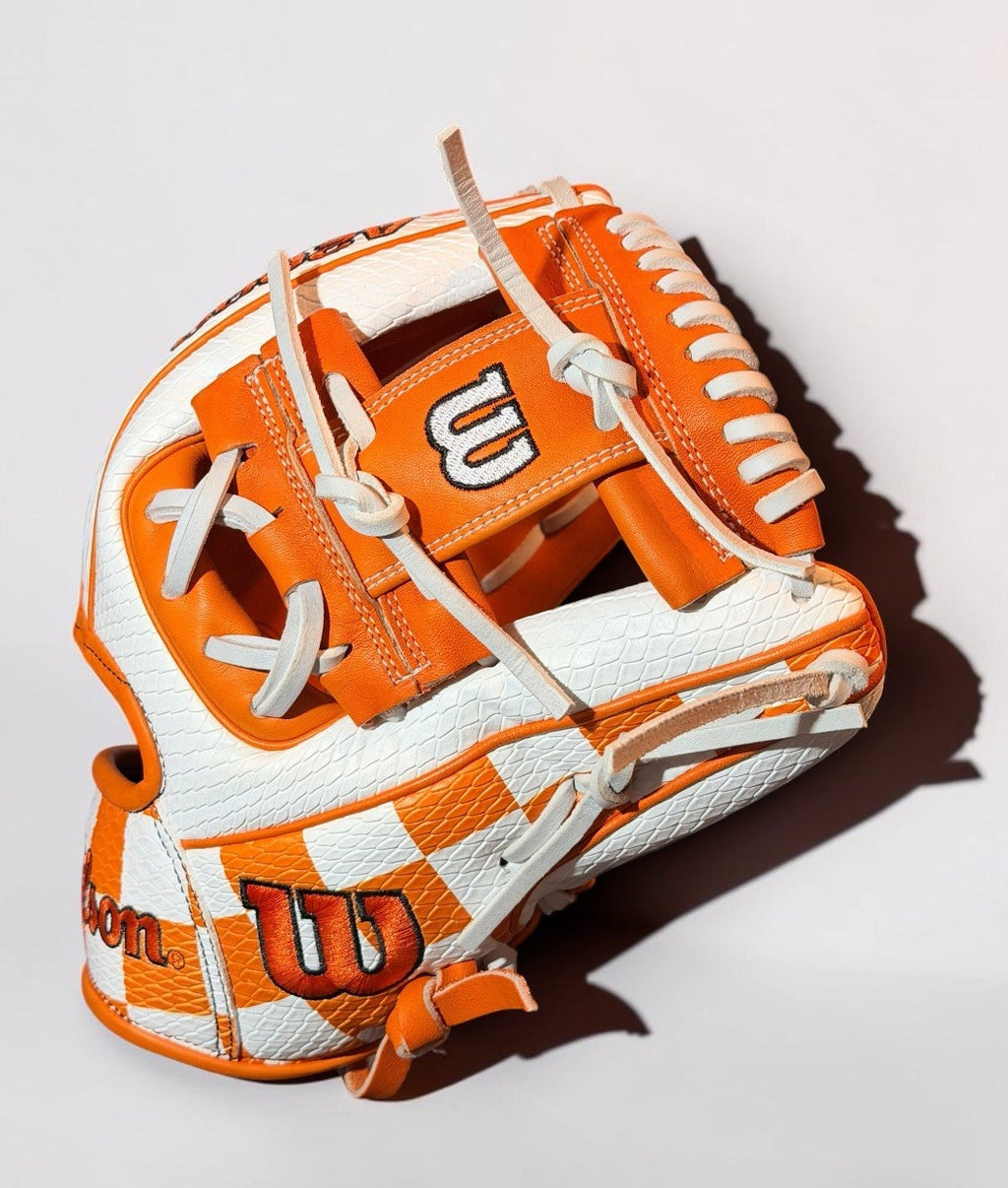 Wilson A2000 1786SS Knoxville 11.5” SuperSkin Infield Glove RHT Orange White