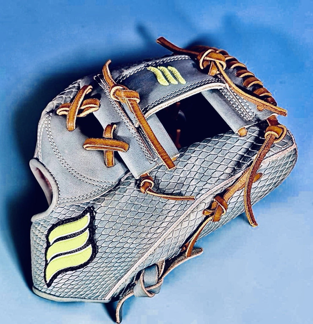 Emery 1417 11.75” Snakeskin Infield Baseball Glove RHT Pursue Mastery Preowned