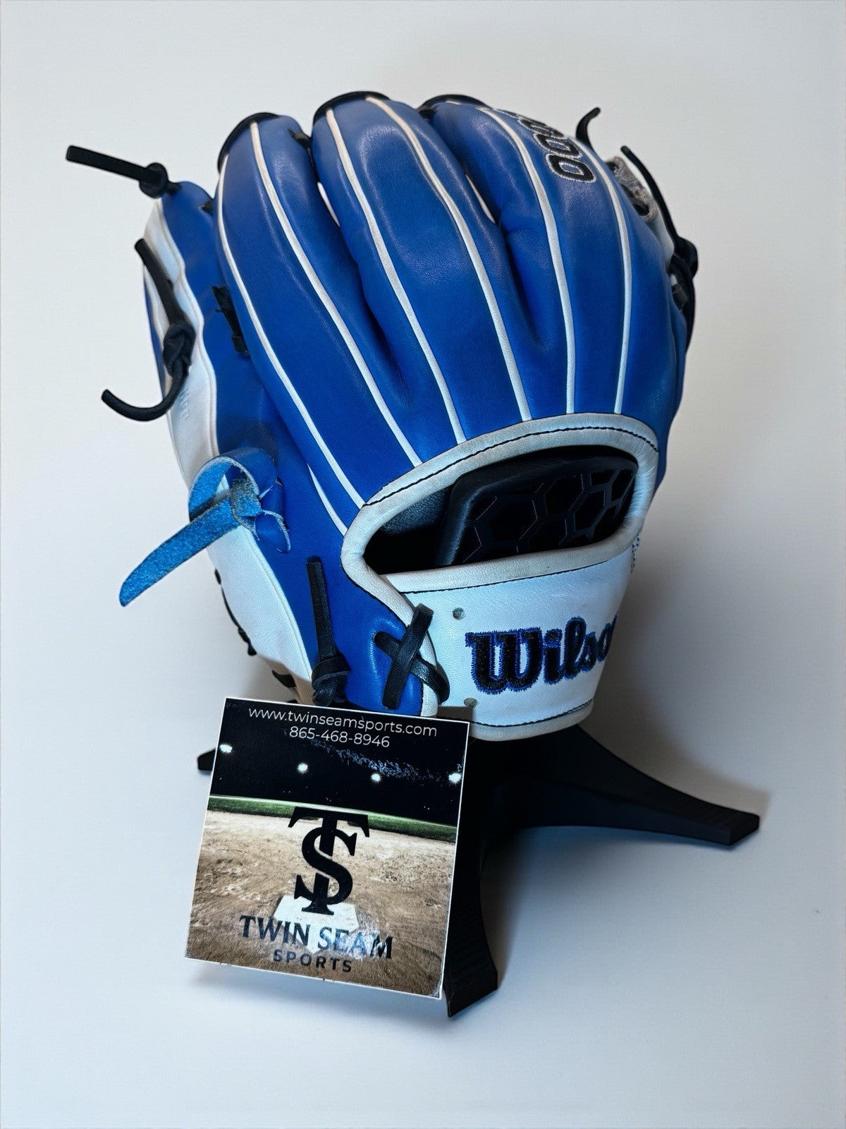 Wilson A2000 1786 11.5” Baseball Glove – Blue & White Flash – RHT