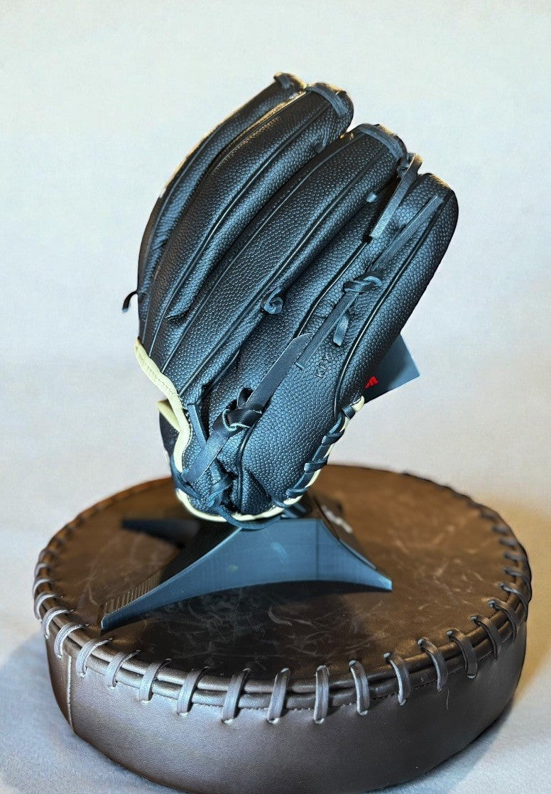 Wilson A2000 B23 – 12” Pitcher’s Glove – Black/Gold – Brand New w/ Tags