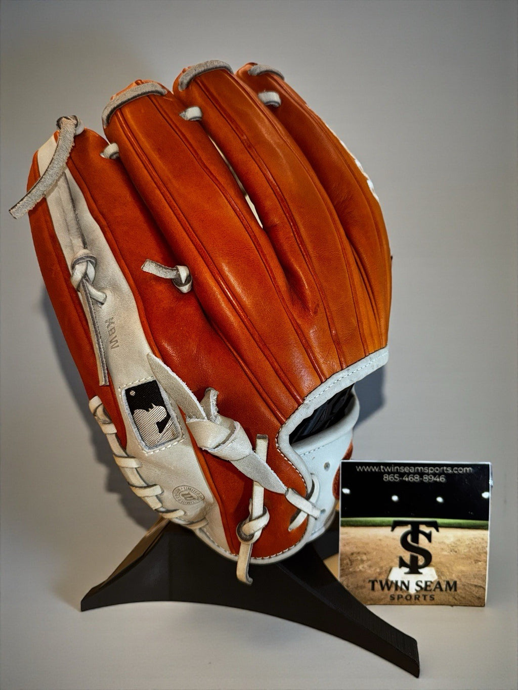 Wilson A2000 1716 11.5” Infield Glove – “The Silver Fox” – RHT