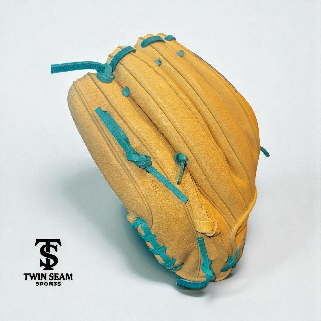 Wilson A1000 DW5 12" Baseball Glove - RHT - Golden Glow With Teal Flow!