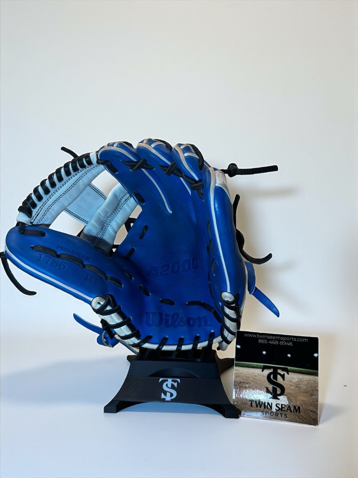 Wilson A2000 1786 11.5” Baseball Glove – Blue & White Flash – RHT
