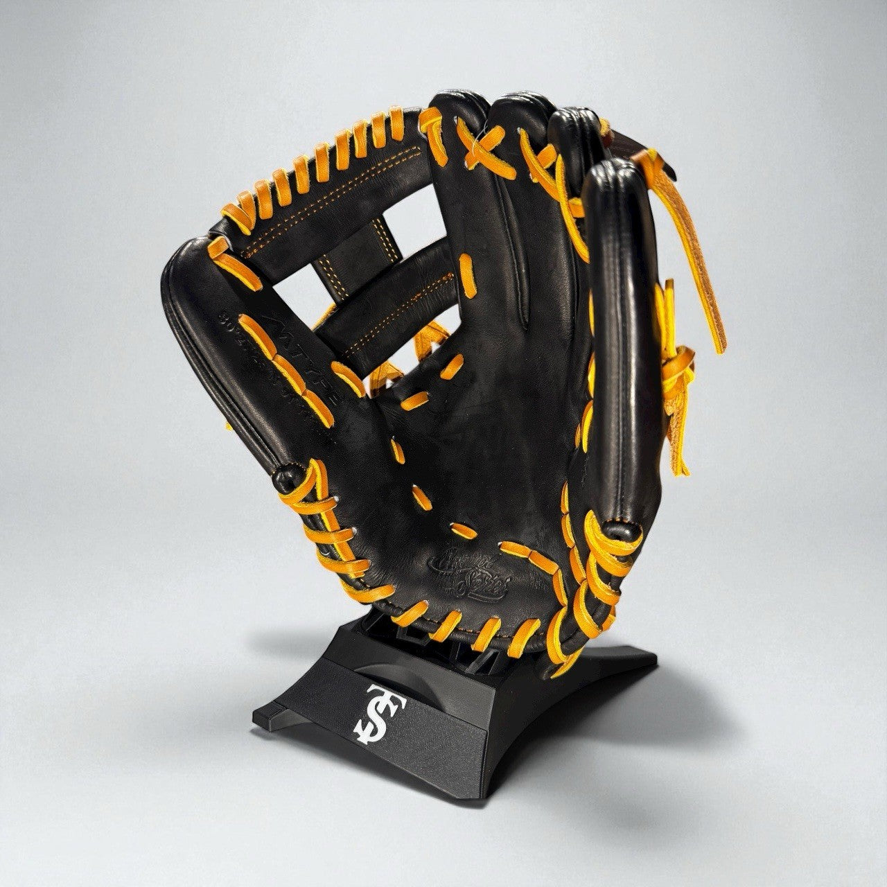 Marucci Capitol Series 11.50” RHT Baseball Glove – Black/Gold – Brand New!