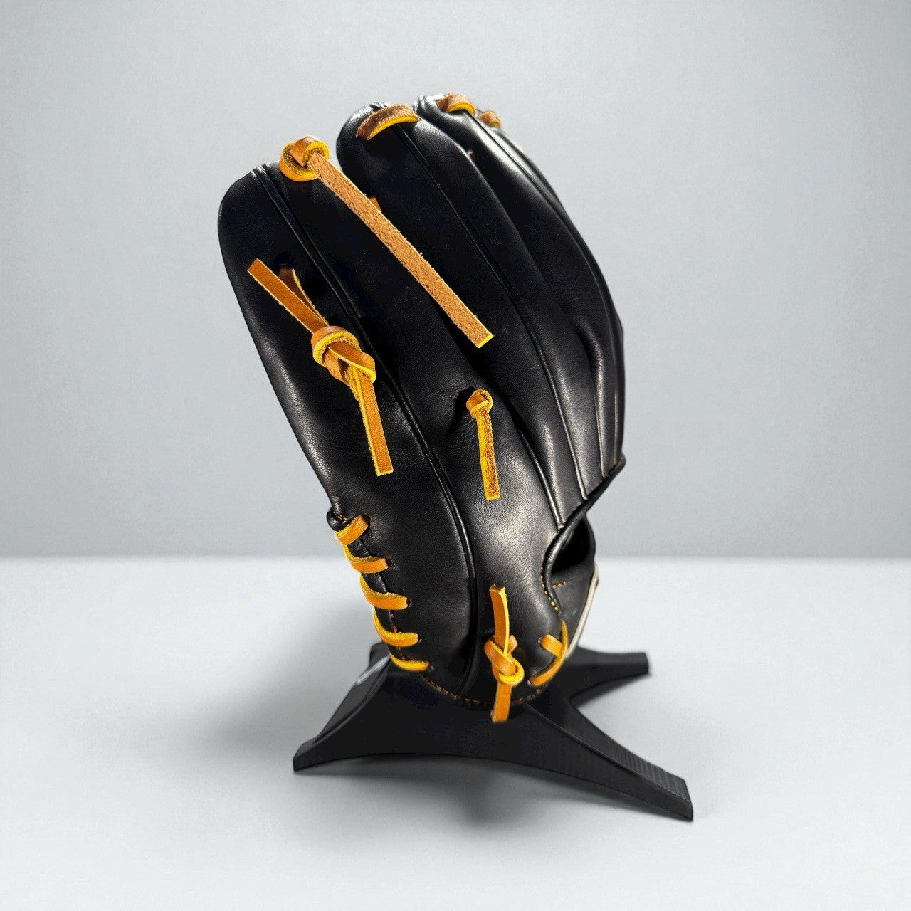 Marucci Capitol Series 11.50” RHT Baseball Glove – Black/Gold – Brand New!