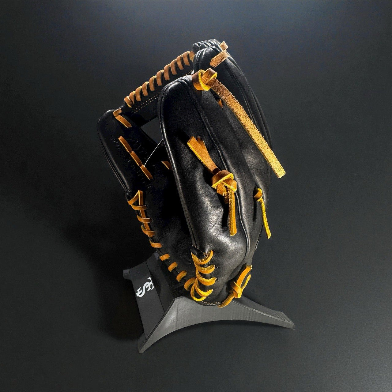 Marucci Capitol Series 11.50” RHT Baseball Glove – Black/Gold – Brand New!