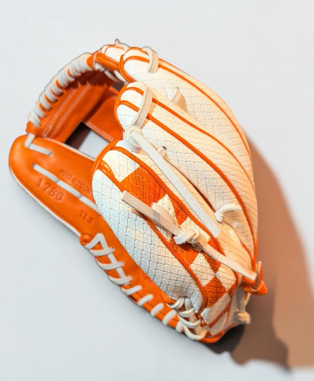 Wilson A2000 1786SS Knoxville 11.5” SuperSkin Infield Glove RHT Orange White