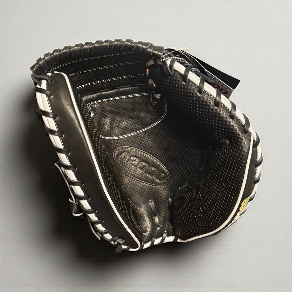 Wilson A2000 SuperSkin M1D Spin Control 33.5" Catcher's Mitt: WBW100995335