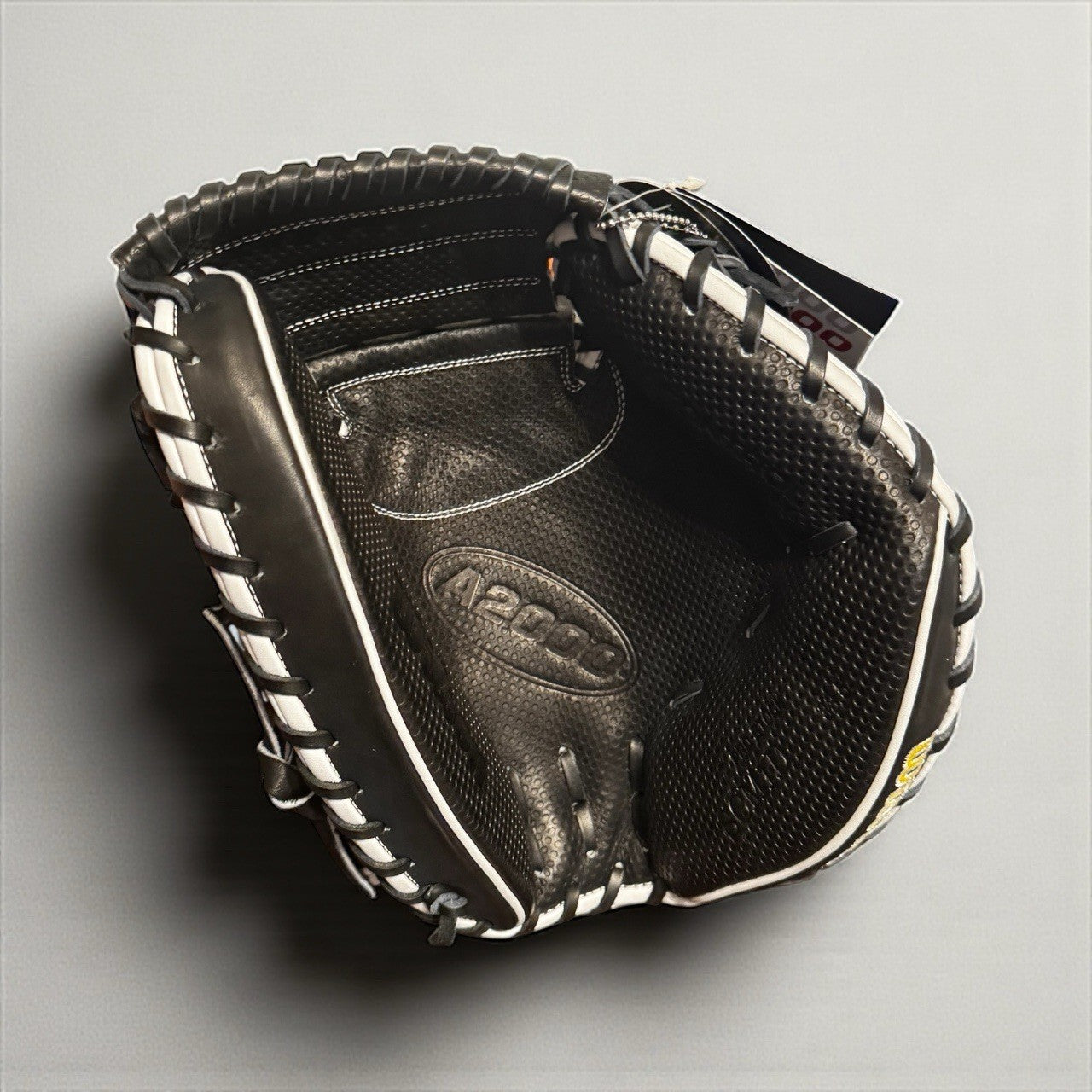 Wilson A2000 SuperSkin M1D Spin Control 33.5" Catcher's Mitt: WBW100995335