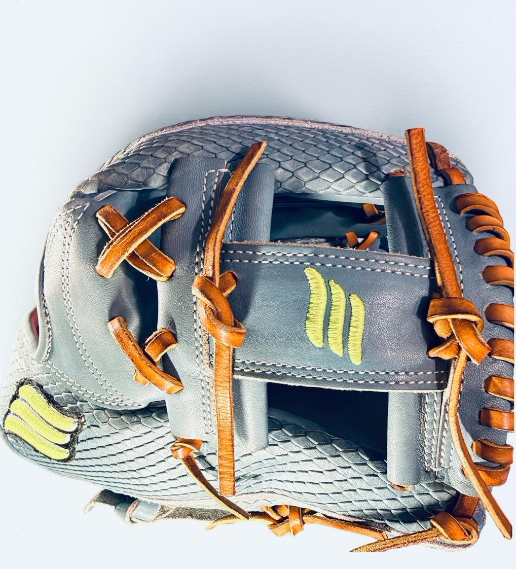 Emery 1417 11.75” Snakeskin Infield Baseball Glove RHT Pursue Mastery Preowned