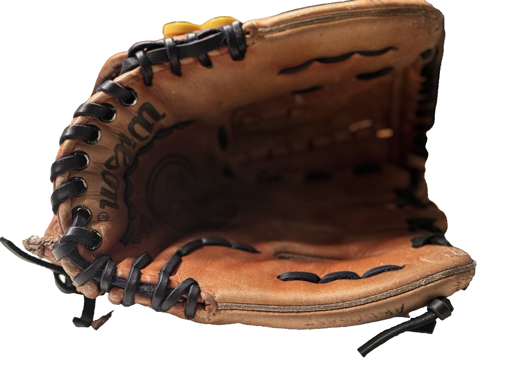 Wilson “The A2000” - L Straplock Baseball Glove Japan - RHT - 11.5” Fresh Laces